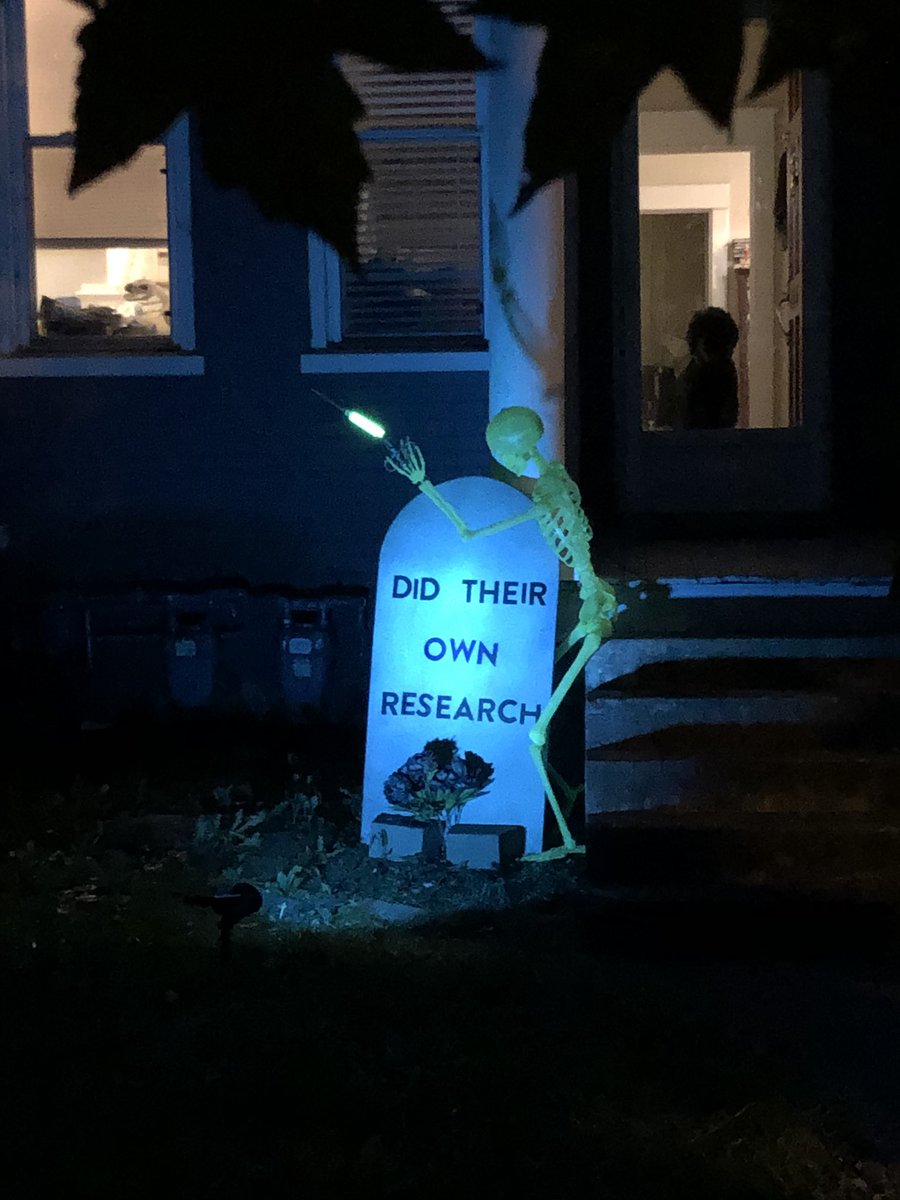 ESBLderGod's tweet photo. I couldn’t help myself. Also, impressed by my craftiness. The nefarious door silhouette is just Mina, Poodle of the Night. #gonnagetegged https://t.co/I8NHIfrqLo