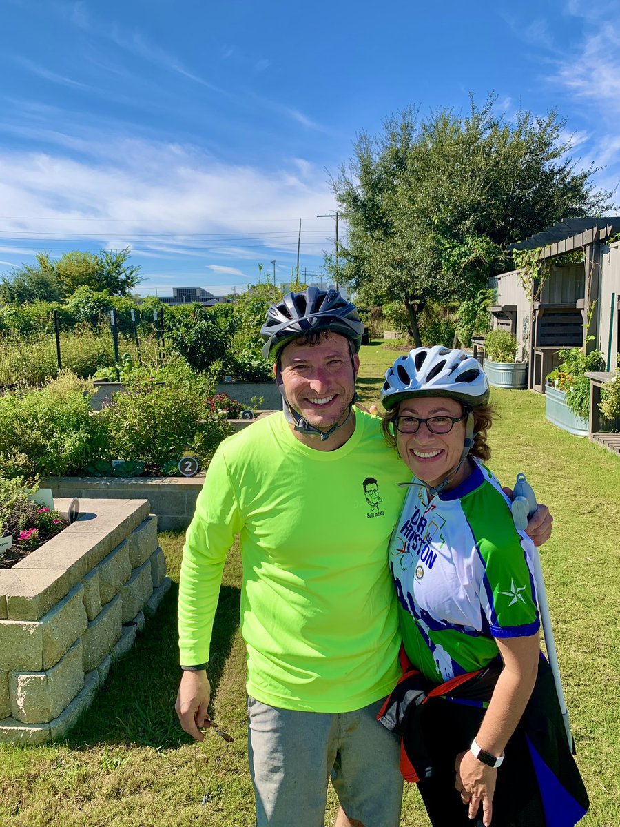 spanjian's tweet photo. Our beautiful @buffalobayou &amp; Brays #bayou bike 🚴 ride included fun stops at Smither Park @OrangeShow (with music! 🎵), Mason Park &amp; a sweet vegetable 🥕 garden @houparksboard #parks #parksbyyou https://t.co/0soMc01CuX