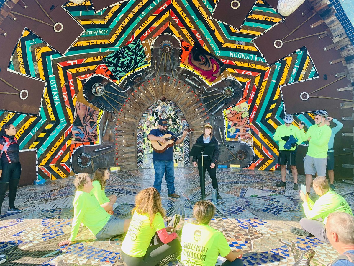spanjian's tweet photo. Our beautiful @buffalobayou &amp; Brays #bayou bike 🚴 ride included fun stops at Smither Park @OrangeShow (with music! 🎵), Mason Park &amp; a sweet vegetable 🥕 garden @houparksboard #parks #parksbyyou https://t.co/0soMc01CuX