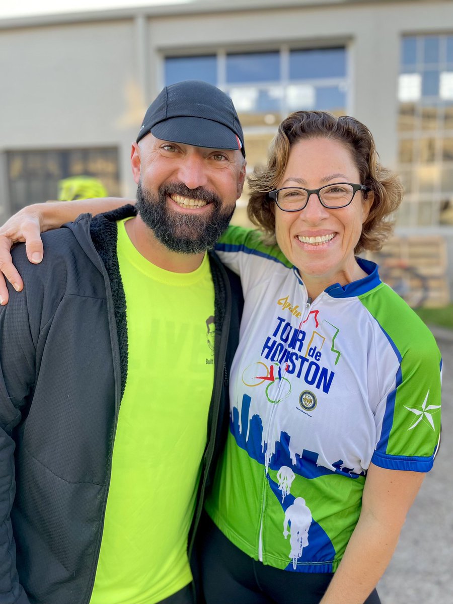 spanjian's tweet photo. Our beautiful @buffalobayou &amp; Brays #bayou bike 🚴 ride included fun stops at Smither Park @OrangeShow (with music! 🎵), Mason Park &amp; a sweet vegetable 🥕 garden @houparksboard #parks #parksbyyou https://t.co/0soMc01CuX