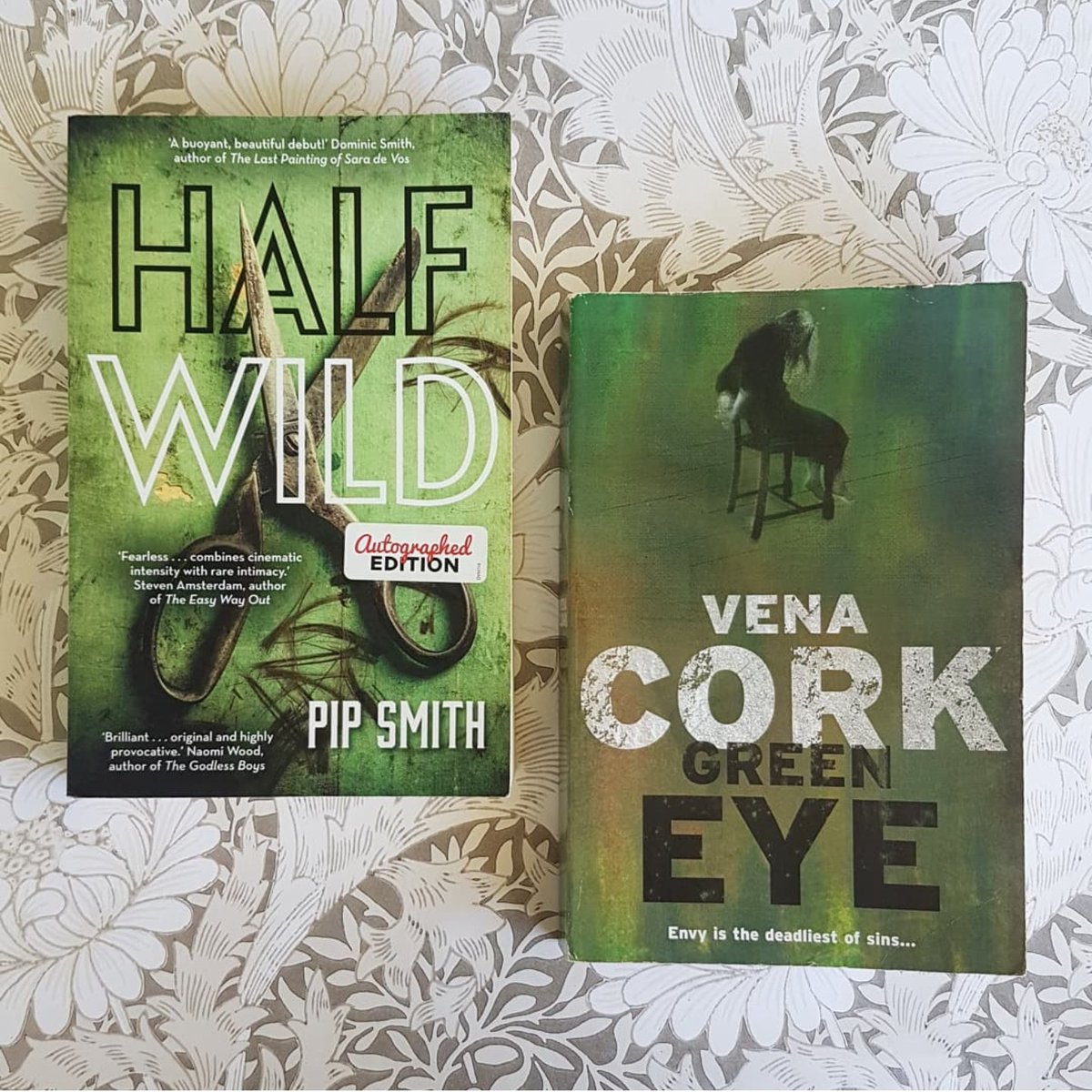 BooksBirch's tweet photo. Shades of green for Monday. 

https://t.co/WByQegaWzz 

#birchbooks #birchbooksau #secondhandbooks #prelovedbooks #supportsmallbusiness https://t.co/jihy9TYZd4