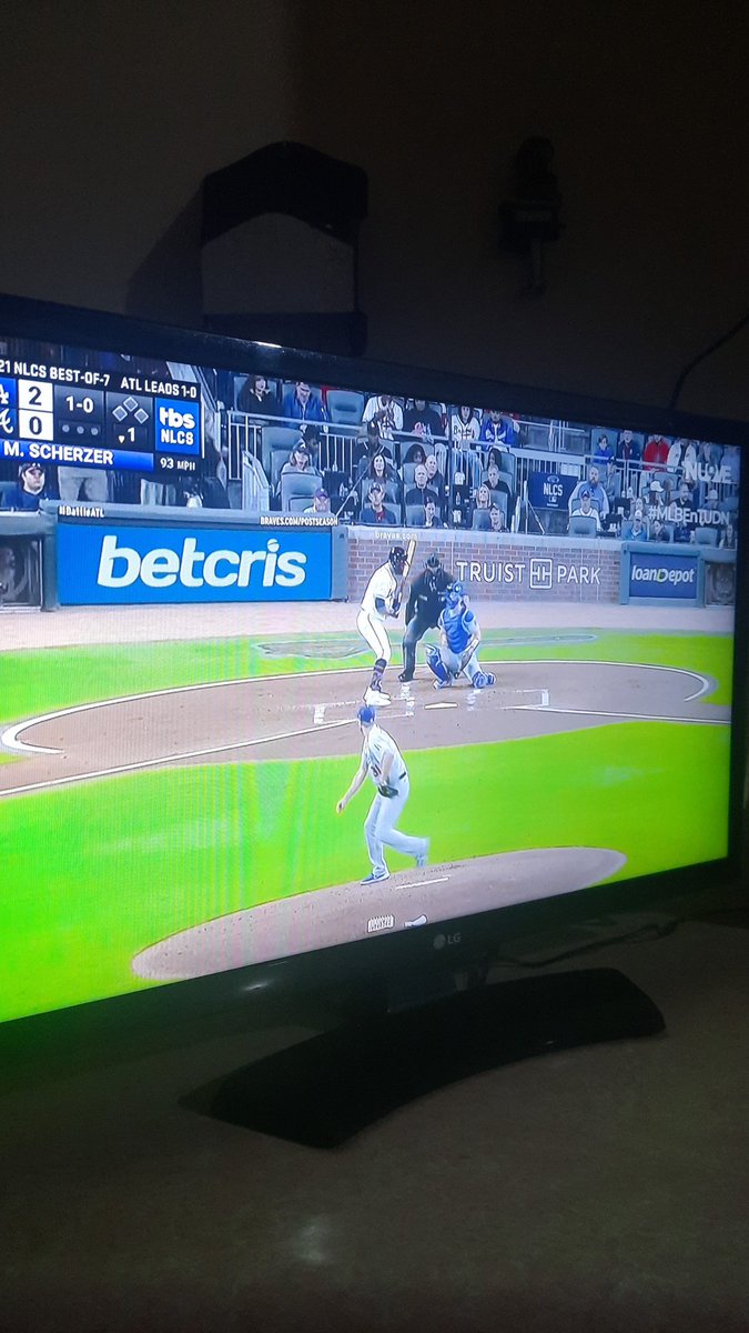 rodcaslop's tweet photo. Y aquí le seguimos @TUDNLive mi papá y yo después de ganar a mis @dallascowboys ahora ver a los @Dodgers por #MLBEnTDN https://t.co/x7TqcFUpgm