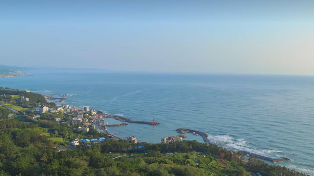 bboingluv's tweet photo. im gonna miss gongjin, the people and the beautiful view.
#HometownChaChaCha #HometownChaChaChaEp16 https://t.co/UeCceUMFlt