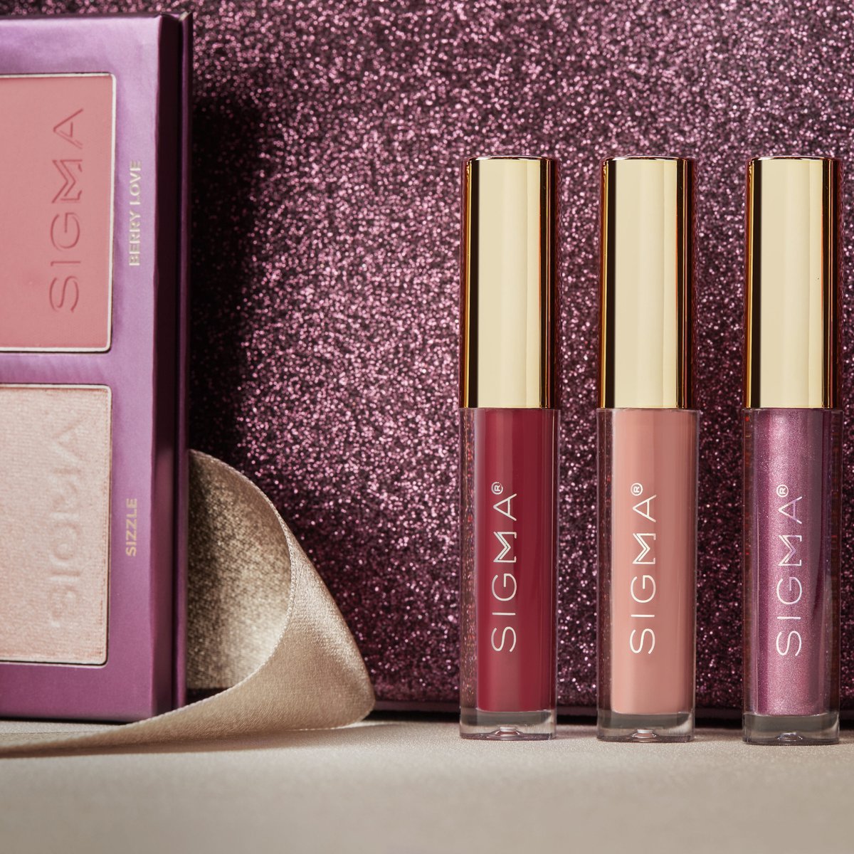 SigmaBeauty's tweet photo. We know our NEW limited-edition Magnifique Holiday Collection is on your wishlist ๐ Tell us which you are most exited to try below๐
Shop Now: https://t.co/K9f1ZdQNLf
#sigmabeauty #sigmamakeup #sigmabrushes #makeup #beauty #mua #magnifiquecollection #12daysofsigma https://t.co/0oleVHbPcg