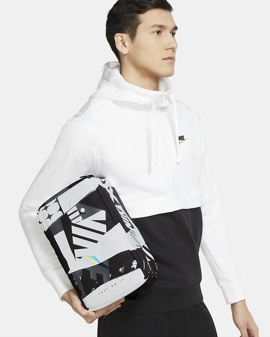 SOLELINKS's tweet photo. Ad: Nike Sportswear Shoe Box Bag on sale via @nikestore 

White/Black => https://t.co/UX7VyUlbFf

Orange => https://t.co/gLr7WeIJmA https://t.co/RJUNBYbGNU