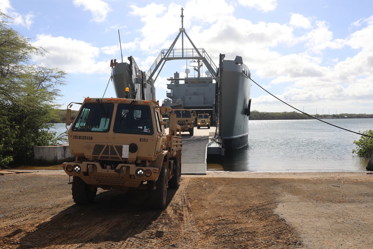 USARPAC's tweet photo. @USArmy Watercraft Systems capabilities were tested this week as @8thTSC Soldiers from the 545th Harbormaster Detachment loaded LSV-3, the General Brehon B. Summerville, with Soldiers from the 3/25 Infantry Division along with their necessary equipment for #LightningForge 21. https://t.co/VydE0wRQIt
