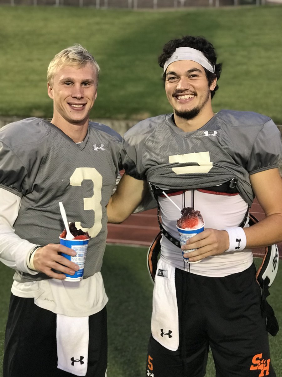 BearkatsFB's tweet image. Coaching Staff had a nice surprise after tonight’s practice for the guys. Ready to attack the 2nd half of the season! Thank you to @KONAICE for stopping by! 
#EatEmUpKats #RunItBack