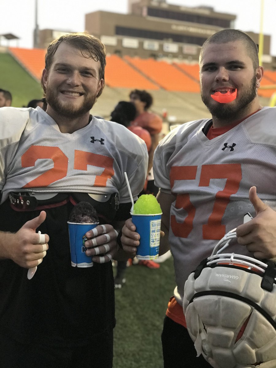 BearkatsFB's tweet image. Coaching Staff had a nice surprise after tonight’s practice for the guys. Ready to attack the 2nd half of the season! Thank you to @KONAICE for stopping by! 
#EatEmUpKats #RunItBack
