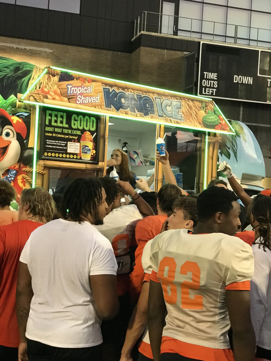 BearkatsFB's tweet image. Coaching Staff had a nice surprise after tonight’s practice for the guys. Ready to attack the 2nd half of the season! Thank you to @KONAICE for stopping by! 
#EatEmUpKats #RunItBack