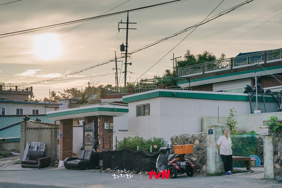 bboingluv's tweet photo. im gonna miss gongjin, the people and the beautiful view.
#HometownChaChaCha #HometownChaChaChaEp16 https://t.co/UeCceUMFlt