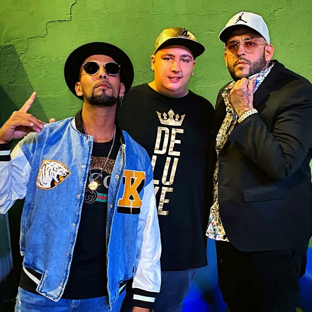 Con dos grandes del momento @chaveareal y @original_eliass gran actuación chicos os deseo lo mejor 💪💪 instagr.am/p/CVJc3gXDsAL/