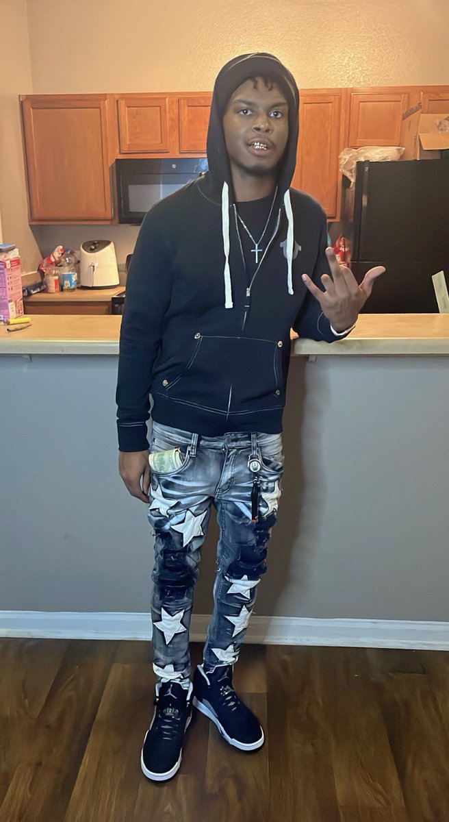 IamJavon1's tweet photo. Ian Gotta Blow 💨 I’ll Go Right Back To Da Basics 🤷🏽‍♂️ Niccas Want Dis Fame 📸 Dey Can Have It 🆓 Dis Sh💩t Nathan ! #FTH #GG #FreeShow #FreeManny #FreeDwight #FreeClint #FreeCpMg #AAMU24 🚁🆖5️⃣🛴 https://t.co/kM8H8lLe1D