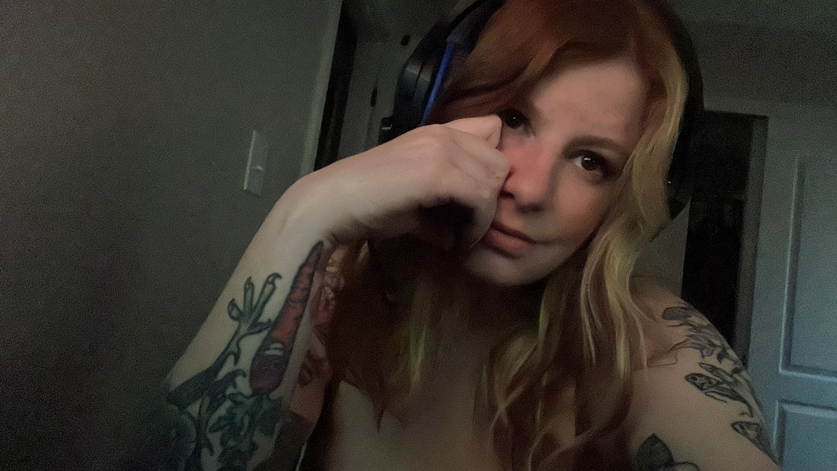 coorisstinee's tweet photo. Going live right now ❤️ https://t.co/VQF11MMrK9 #SmallStreamersConnect #smallstreamer #smallstreamersunday #smallstreamerRT #smallstreamersupport https://t.co/T6y1b3o6q9