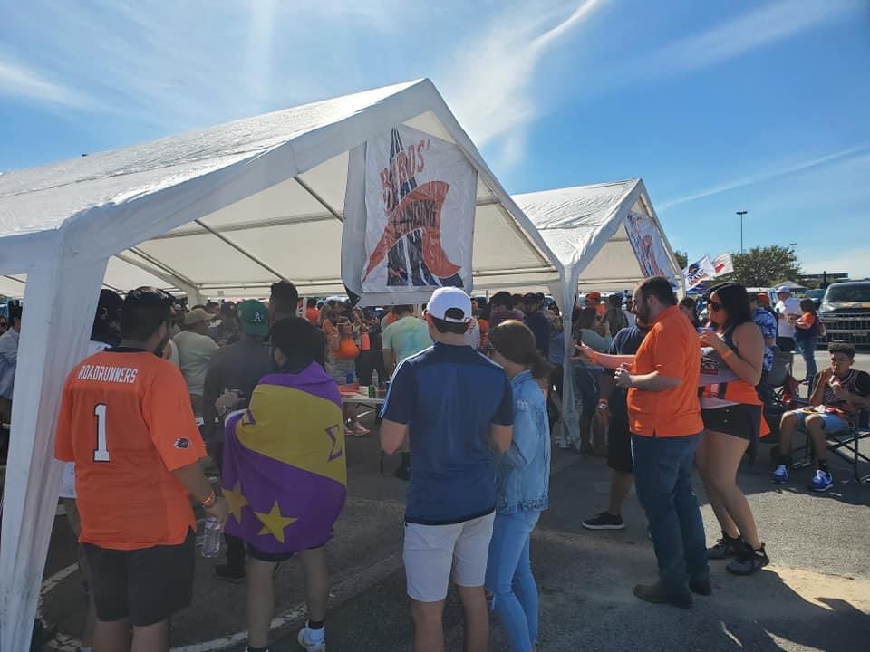 BirdsLandingTG's tweet photo. Thanks to everyone that came out and partied with us. Thanks to #PicksBar, #ExpedientMortgageSA, and #AlamoDistilling! See yโall soon! #BirdsUp #GoRunners 7-0 baby! https://t.co/LdEo48JZck