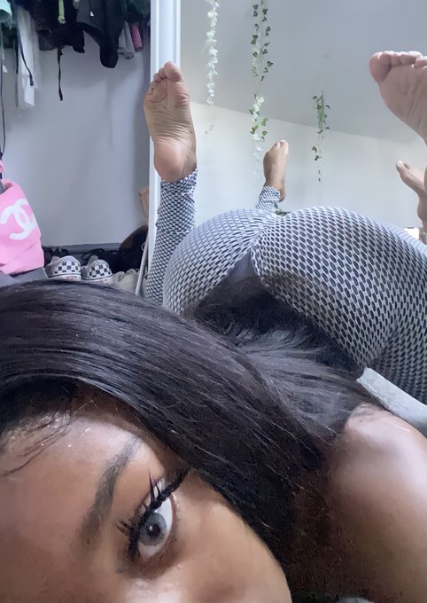 1 pic. i love my back https://t.co/Anun8KWpLI