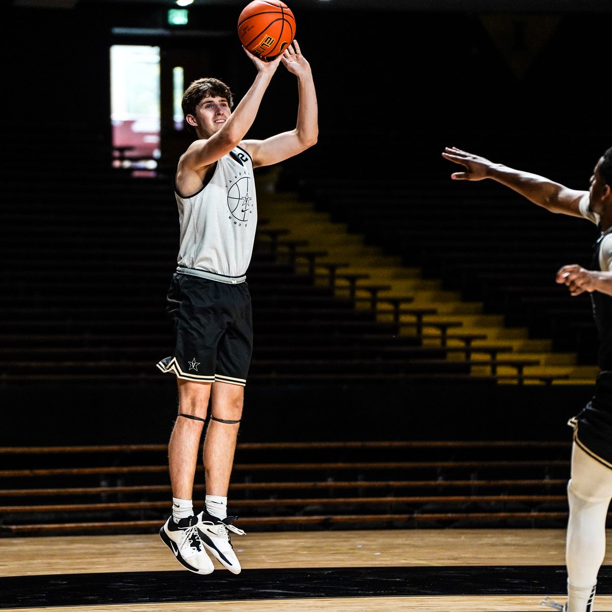 VandyMBB's tweet image. The 𝐉𝐎𝐘 is in the 𝐉𝐎𝐔𝐑𝐍𝐄𝐘. 

#StackhouseEra | #AnchorDown