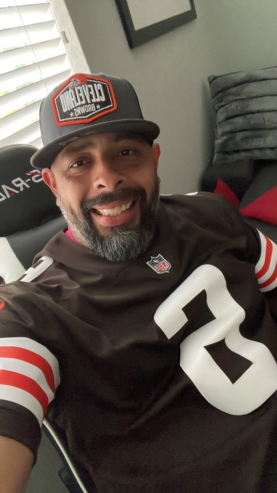 Dpatrick224's tweet image. Leon you look like you bout 65 big dog dye your beard you'll bump it down to 60