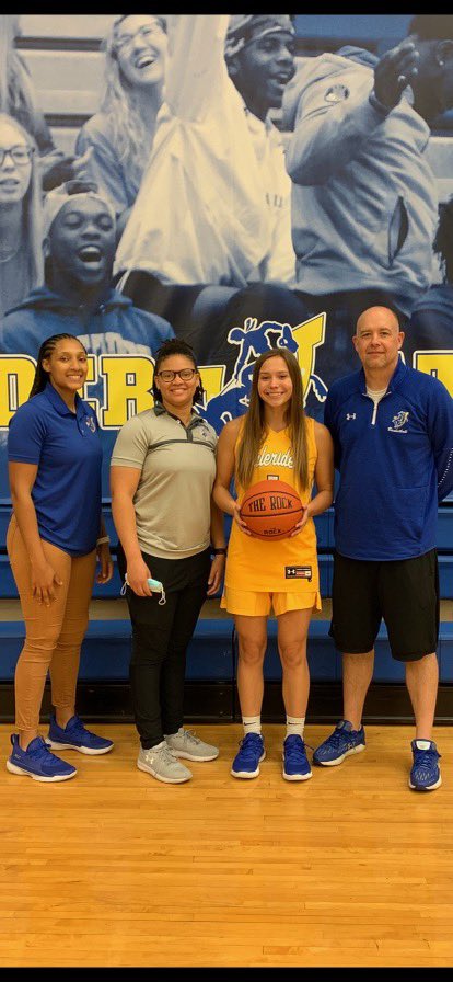 oliviaallen30's tweet photo. A little late, but had a great visit to SAU!!!🏀💛💙@SAUWBasketball @SSgirlsBball @CoachRubyD @hoopsbynick @CoachMHarville https://t.co/URbBIyaJUo