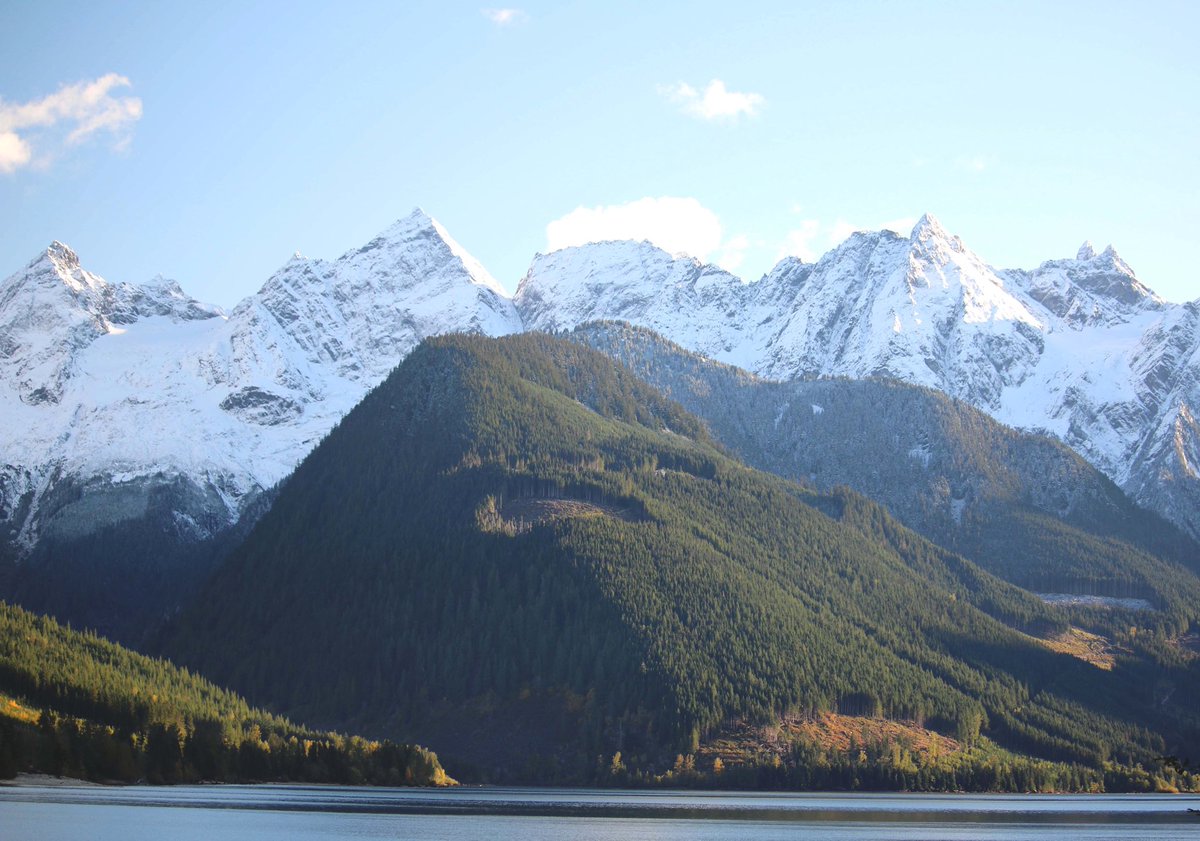 bhallerbc's tweet photo. Fresh snow up here. #weekenddrives #feelslikefall https://t.co/1UFT9SqnPc