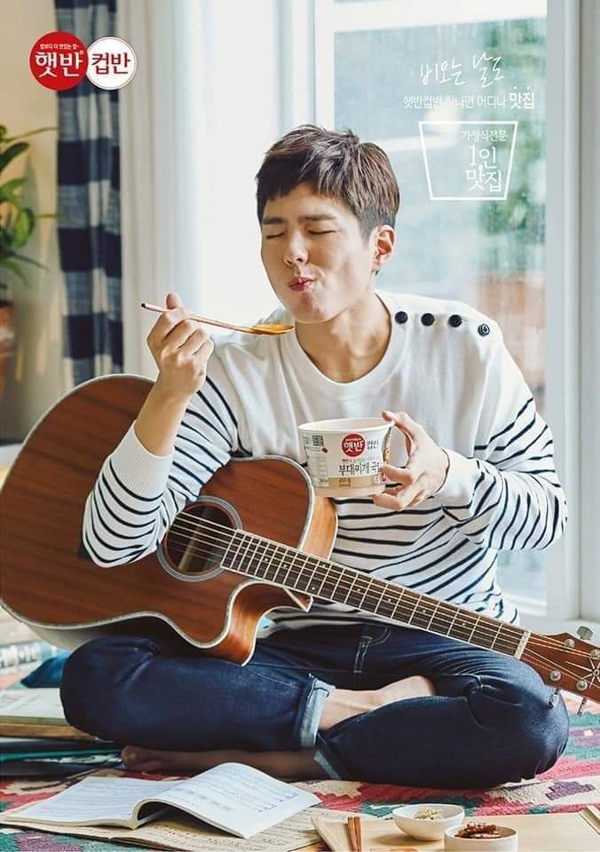 PrayingForBogum's tweet photo. @BOGUMMY is serving you a cup of hot &amp; spicy noodles plus kimchi to start your amazing week. And letting him take care of d' feels &amp; love.🥰

All set, well served my Love!❣️

Happy Monday Chingus!😊

#FoodisLifer with @BOGUMMY💙💙💙 https://t.co/ziy68OcIKT