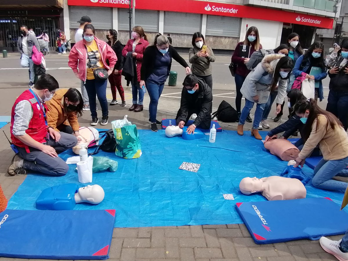 RNEAraucania's tweet photo. #RneWeb | Exitoso Taller RCP en Centro de #Temuco Impartido por #RNEAraucanía. | https://t.co/y7cLZp0tcA
@sebasugarte @reddeemergencia @MichelDeLHerbe
#PrepáratePiensaActúa
#TodosSomosRNE
#RneAraucania
#CulturaRCP
#CulturaDeLaEmergencia
#TemucoCapitalRCP https://t.co/OEmdWPylOt