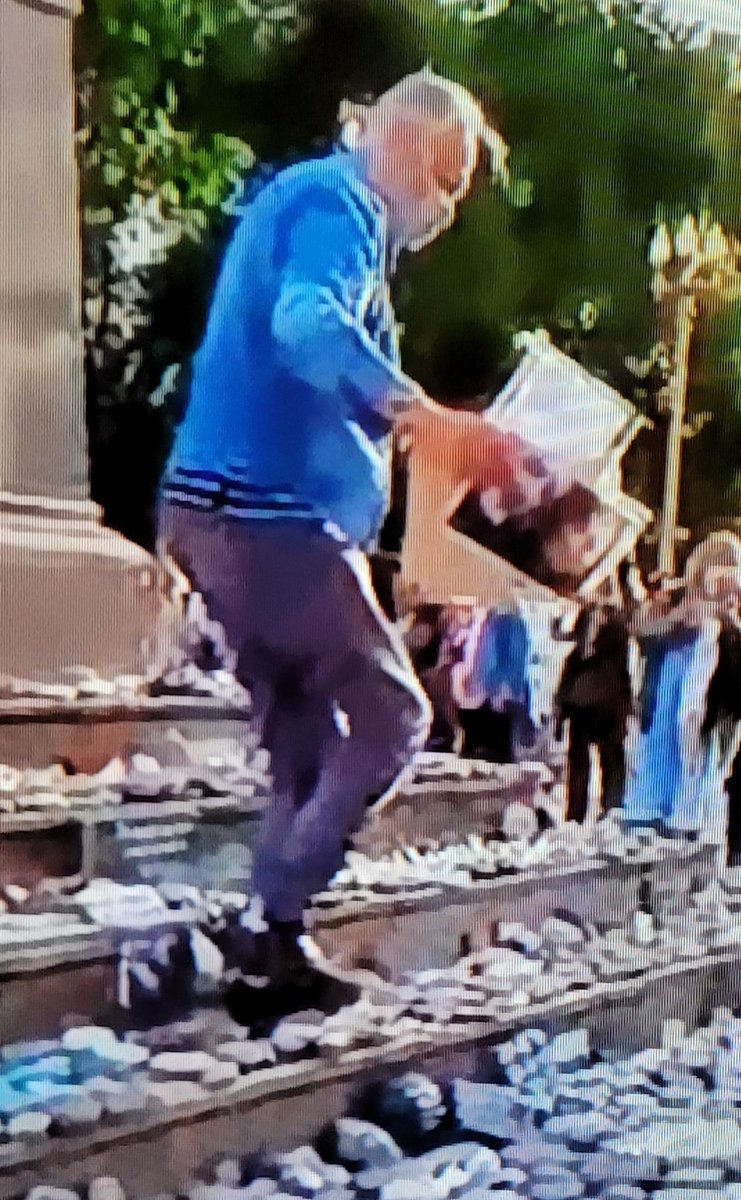 marielag95's tweet photo. "Yo quiero que haya una grieta personal, mía, con ese señor. Yo no quiero estar del mismo lado que ese señor". @osvaldobazan 👏👏👏👏 https://t.co/Kvl7FXcdA3