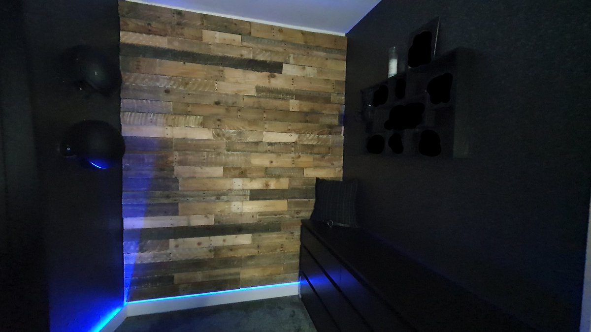 Perx_EU's tweet image. #jaywhatdoyouthinkoctober

Stream setup/Motorcycle gear storage. Specifically Darley Havidson 😂

Ryzen 7 3700X 
RTX2070 super 
Corsair vengeance rgb (ryzen tuned 😉)
Rog strix b450
Kraken X72 AIO
Predator panel 
Pallet wall.