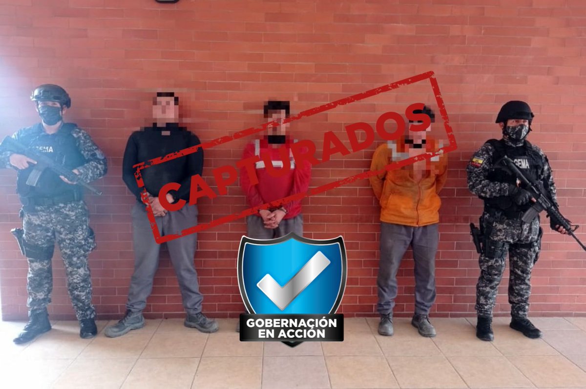 goberguayasec's tweet photo. COMBATE AL NARCOTRÁFICO👮‍♂️👮‍♀️ 
@PoliciaEcuador incautó aproximadamente 5 TONELADAS de droga y detuvo a 3 personas, tras realizar varios operativos en el Puerto de #Gye. 

#GobernaciónEnAcción https://t.co/vks48JWow4