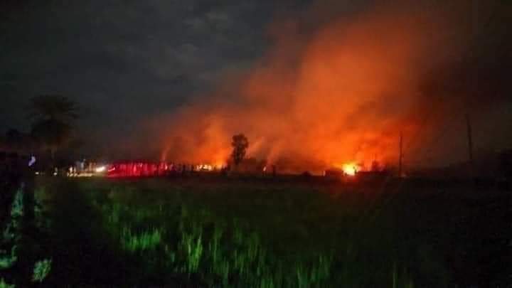 sanatanunity's tweet photo. @JustinTrudeau We Bangladeshi Hindus are not safe here Muslims burning our houses and killing our peoples. We want to leave this country. Please help us 😭😭
#SaveBangladeshiHindus 
#SaveHinduTemples 
#SaveHindus 
#SaveTheHinduOfBangladesh 
#lAmFeelingUnsafeInBangladesh 
#StopCommunalAttack https://t.co/v2S9tfG4hn