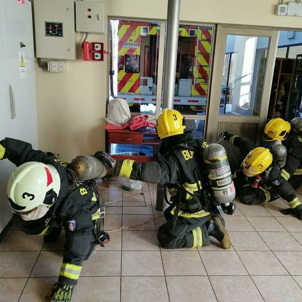 CentralSanPedro's tweet photo. Más de un mes de capacitación en curso de "Búsqueda y Rescate", dictado por Instructores ANB, para el Cuerpo de Bomberos de San Pedro de la Paz. 
14 voluntari@s de las cuatro compañías que componen nuestro Cuerpo,finalizaron curso, correspondiente a la Malla de Bomberos operativo https://t.co/v7UAGHEx4Q