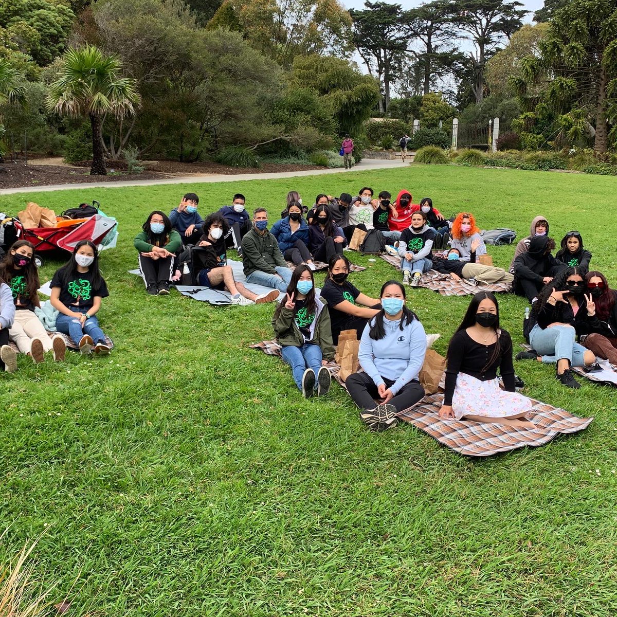 GreenALHS's tweet photo. Our green engineering Air quality investigation led us to a picnic in the @sfbotanical @SFUSD_WBL @EPAregion9 @AirDistrict #airqualityflagprogram #fieldtrips https://t.co/l10gGhKWjQ