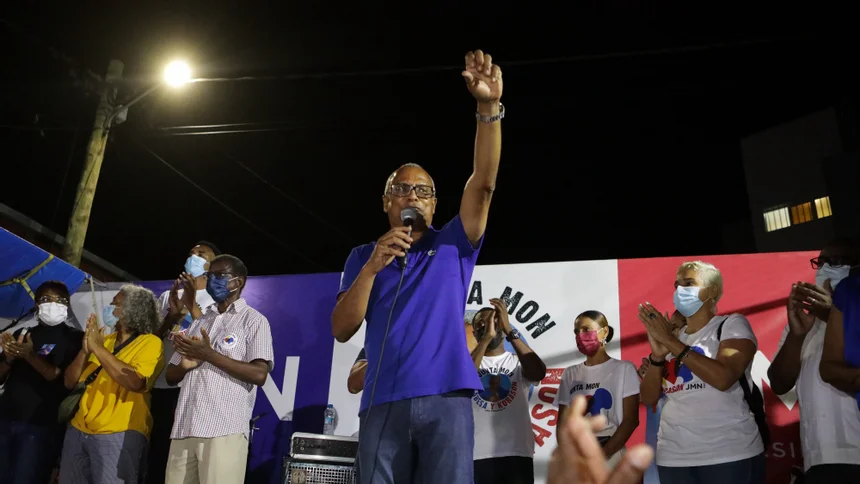 ElectoPanorama's tweet photo. 🇨🇻 #EleiçãoPresidencial

✅ José Maria Neves –apoyado por el #PAICV [izquierda]– es elegido Presidente de la República de #CaboVerde en 1.ª vuelta

🏛️ Neves ejerció como Primer Ministro entre 2001 y 2016 (3 mandatos) y fue diputado a la Asamblea Nacional (1996–2000)
#eleições2021 https://t.co/PXDD92SiPG