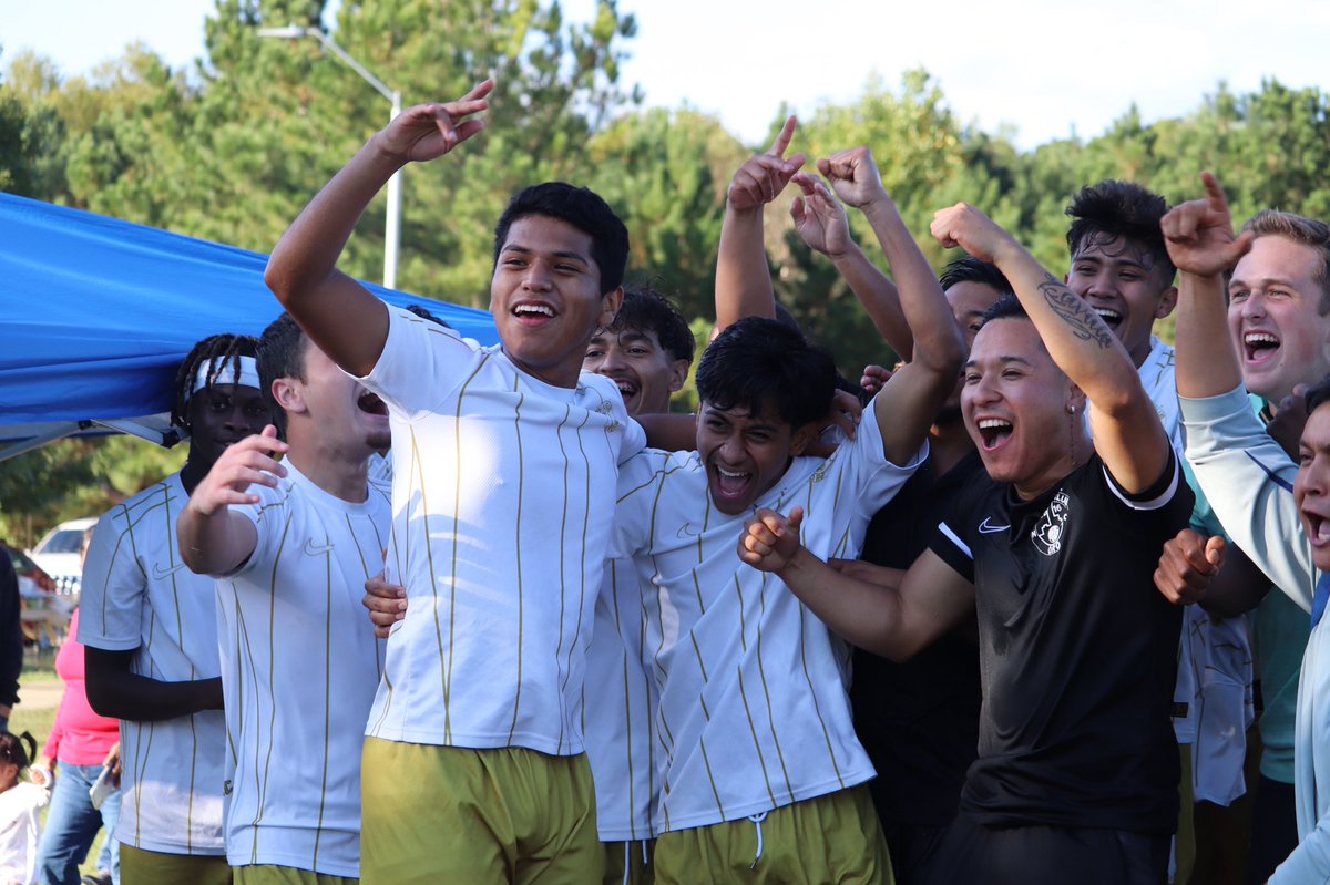 FCORO2's tweet photo. ORO CHAMPIONS 🏆👏 Undefeated season with 23 Ws 0 Ls‼️ https://t.co/H9HcAHOPpC