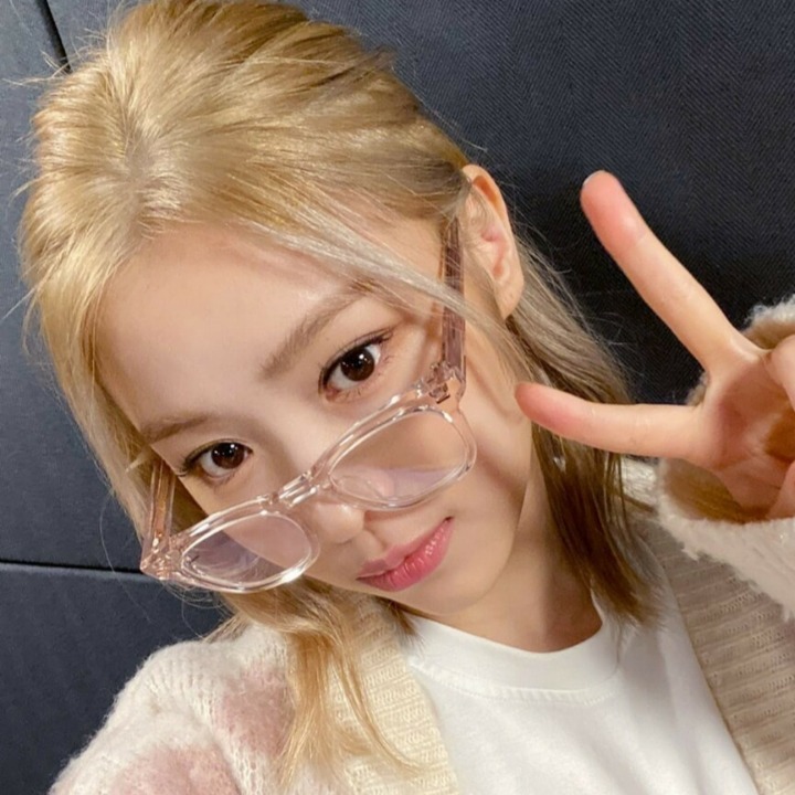 lovelornkoo's tweet image. hii, im new to #studytwt and would love to be moots !! &amp;lt;33

— she/her
— currently studying 1st year of college: bachelor's degree in tourism &amp;amp; reunions 
— speak: 🇲🇽🇺🇲
— learning: 🇫🇷
— '03 liner (18) 
— interests: kpop, working out and reading !!