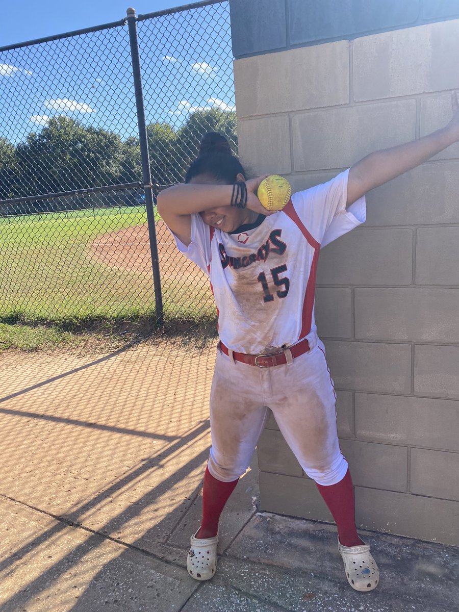 kohanapousson's tweet photo. 2nd picture represents our mood after we all hit some DINGERSSS this weekend!! @candaceripine @TeamHughes2 @MStingraysByers https://t.co/coFEjaK7oP