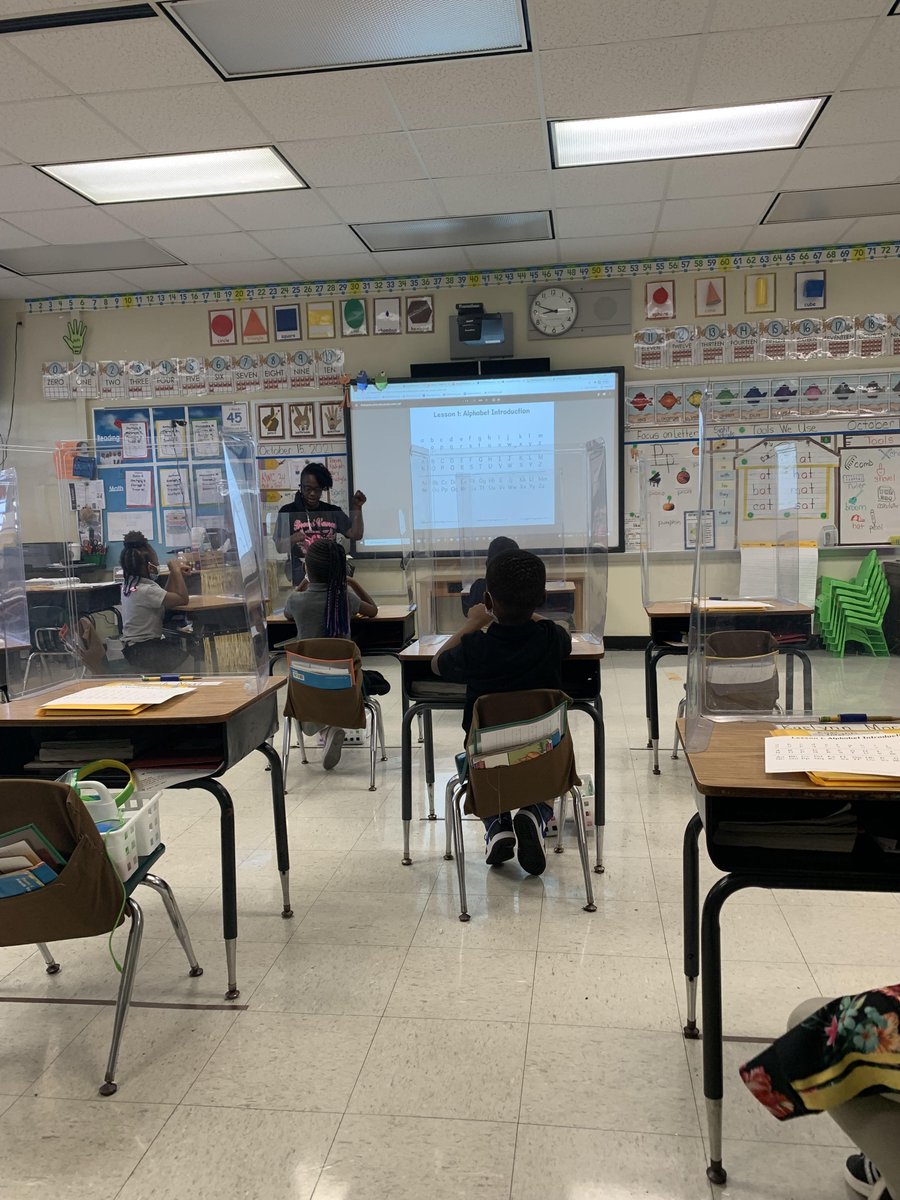 EscotoTetyana's tweet photo. #Positivity #StudentsEngagement #Success Ms. Asberry's kindergarten class #LearningFun #ModelingLesson #Inspire @WestHomestead_ @MonicaEvansLit @HernandezLearns @MDCPSSouth @MDCPS_OECP https://t.co/gWtesajJvS