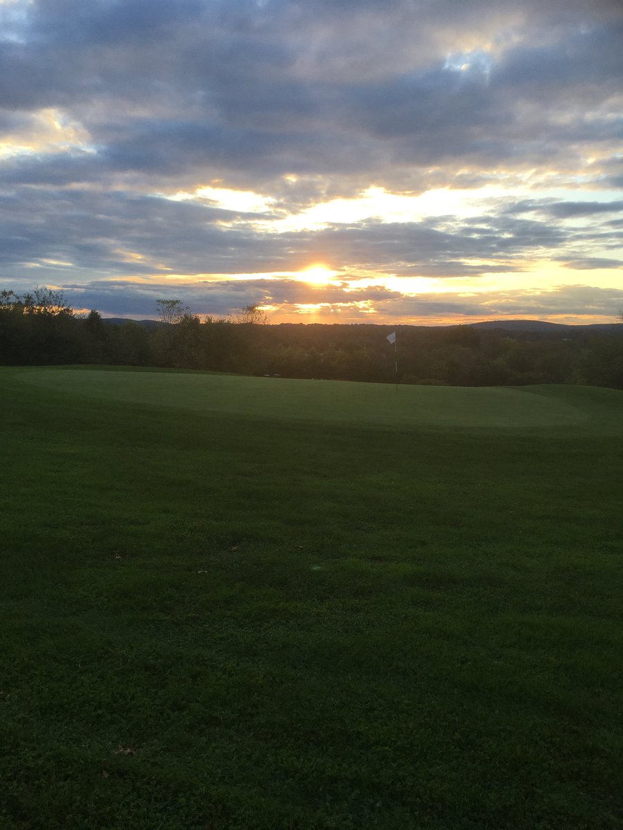 ojrsoccer's tweet photo. Great afternoon of golf at the Boys and Girls soccer fundraiser https://t.co/mpbY7a3hHK