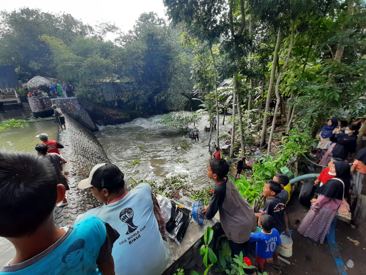 KorsdaGenteng's tweet photo. proses sepei dan pembersihan waled di bendung kidat...
korsda genteng,,,
@PengairanBwi
@priambod
@ipukfdani https://t.co/aUaugtgRsf