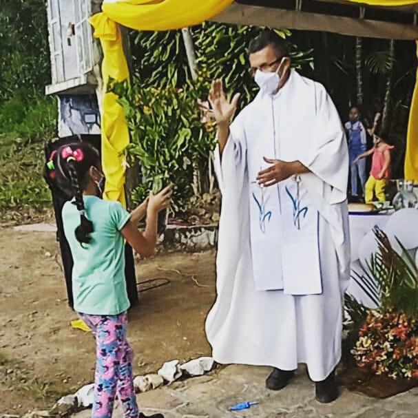 mtvsomosasi's tweet photo. #17octubre En #Michelena se llevó a cabo la celebración con motivo a los "26 AÑOS DE LA VIRGEN DEL CARMEN DE LA CARBONERA". Conmemorando la aparición de la virgen que fue en el lugar de la Capilla bajando las tres palmera.
#YoAmoMichelena #LaVerdadSiempreTriunfa https://t.co/pfY5JtRrJ2