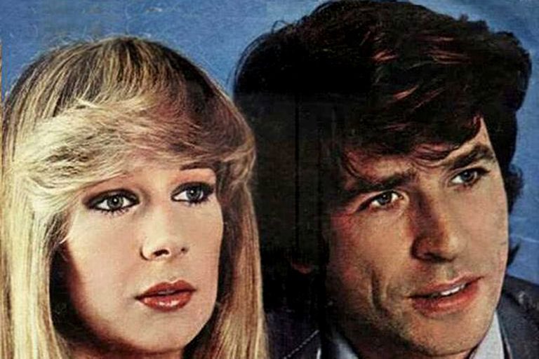 77_palabras's tweet photo. #Roma7 aparece acompañando a los #70añosTVArgentina. 

Para celebrarlo te traigo la novela más exitosa y emblemática del año 77 “Pablo en nuestra piel” un romance prohibido entre alumna y profesor que paraba el país en cada episodio. 

#50huellasET #Altax4D https://t.co/eNNQnewbd0