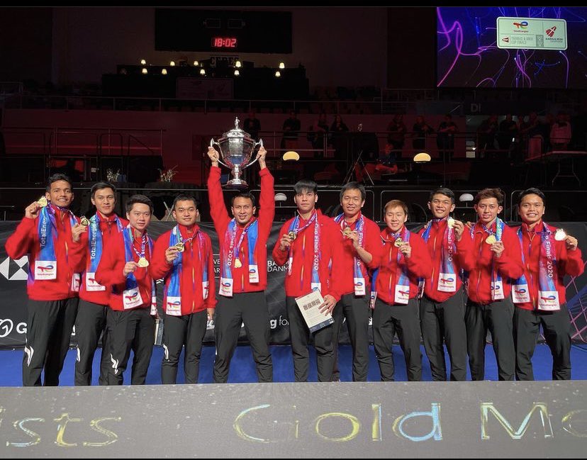 soemudov's tweet photo. Still Proud of U Team 🇮🇩
We WON After 19 Years we waitttttt 😭
Big Thanks to PBSI @INABadminton 
All Players and Coachs 🙏🏻

Semangat lgi buat besok DO21, semoga diberikan yg terbaik sll sehat dn jauh dari cidera 
#ThomasCup2021 
#BadmintonIndonesia 
#IndonesiaJUARA https://t.co/ltUoYAF03R