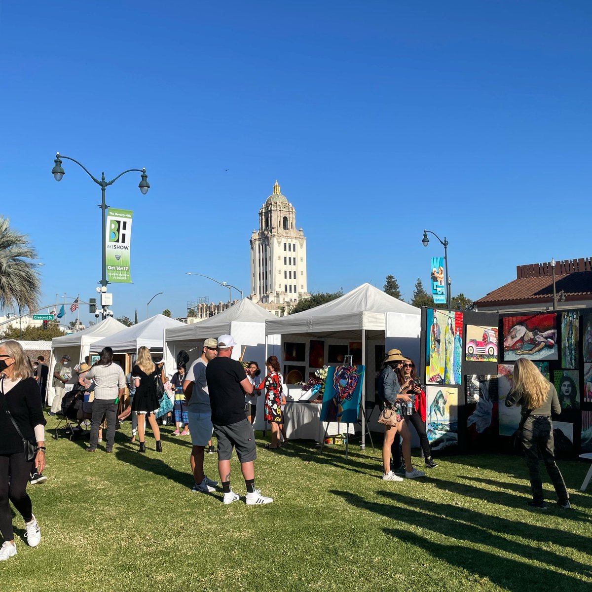 BHCourier's tweet photo. The 48th bi-annual Beverly Hills Art Show featured 125 artists who showcased their work in sculpture, painting, photography, mixed media, ceramics, drawing, printmaking, jewelry, and watercolor. #bhartshow https://t.co/5p5Fn3DmUC