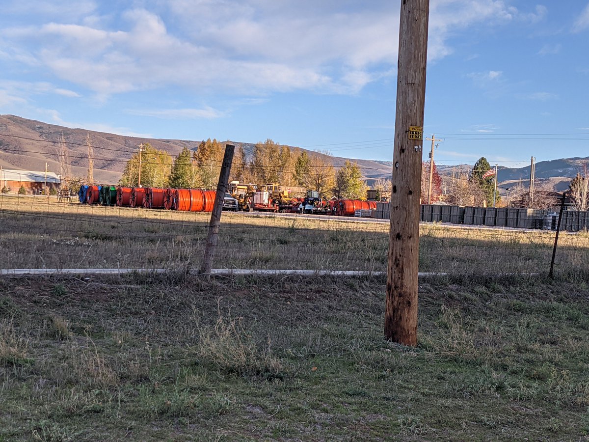 karrots's tweet image. .@elforesto someone is building fiber in Huntsville Utah. Any idea if it's Private or City?