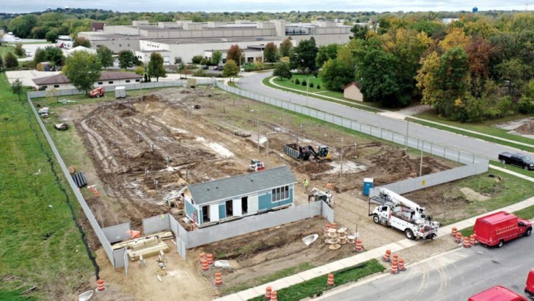 MirJRoethle's tweet photo. Homelessness...we have a problem...but there might just be a glimmer of hope on the horizon. Take a look at Madison's next steps. Housing is a human right.
https://t.co/qosvW3wVyx 
@SatyaForMadison @OccupyMadison @Ntl_Homeless #MPH791 #homelessness https://t.co/Hr08mpCuUp