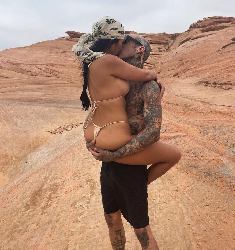 Kourtney Kardashian &amp; Travis Barker are engaged! 💍