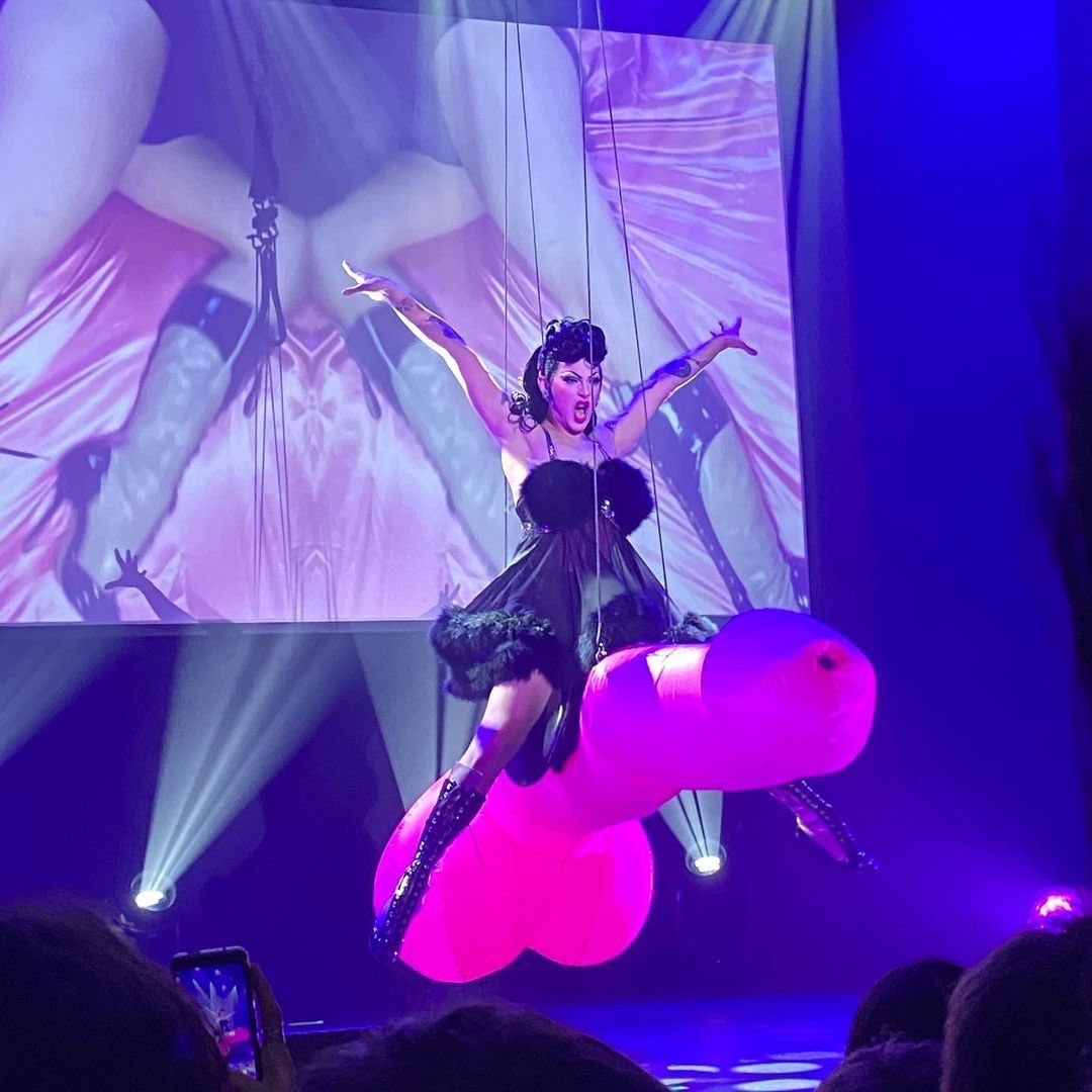 DIORWHIPS's tweet image. ridin dick