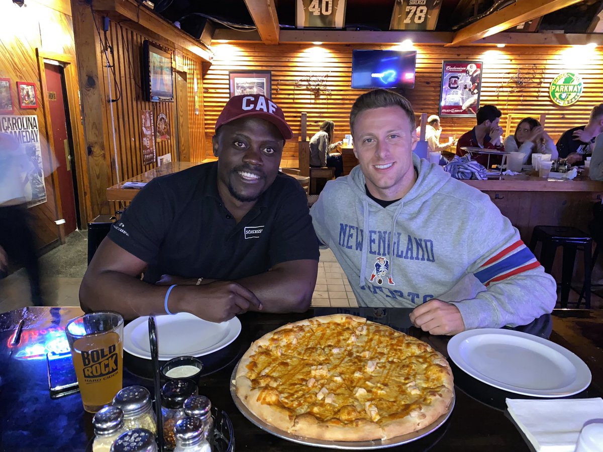 When one of your old college roommates that you haven’t seen in 4 years is in town to coincidentally put on an event with @cmshaw14, you gotta bring him to @IdiotPizza! Great time catching up with Mike, who was a helluva soccer player at @AssumptionUMA. #Hounds