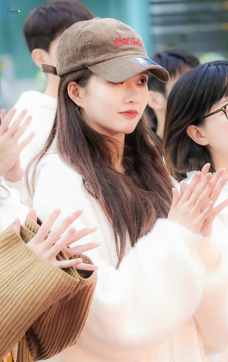 forliuxiening's tweet photo. Xiening at the initiation ceremony for the drama “Give You My Heart”!

#刘些宁 #硬糖少女303 https://t.co/fWRxwcwHYK