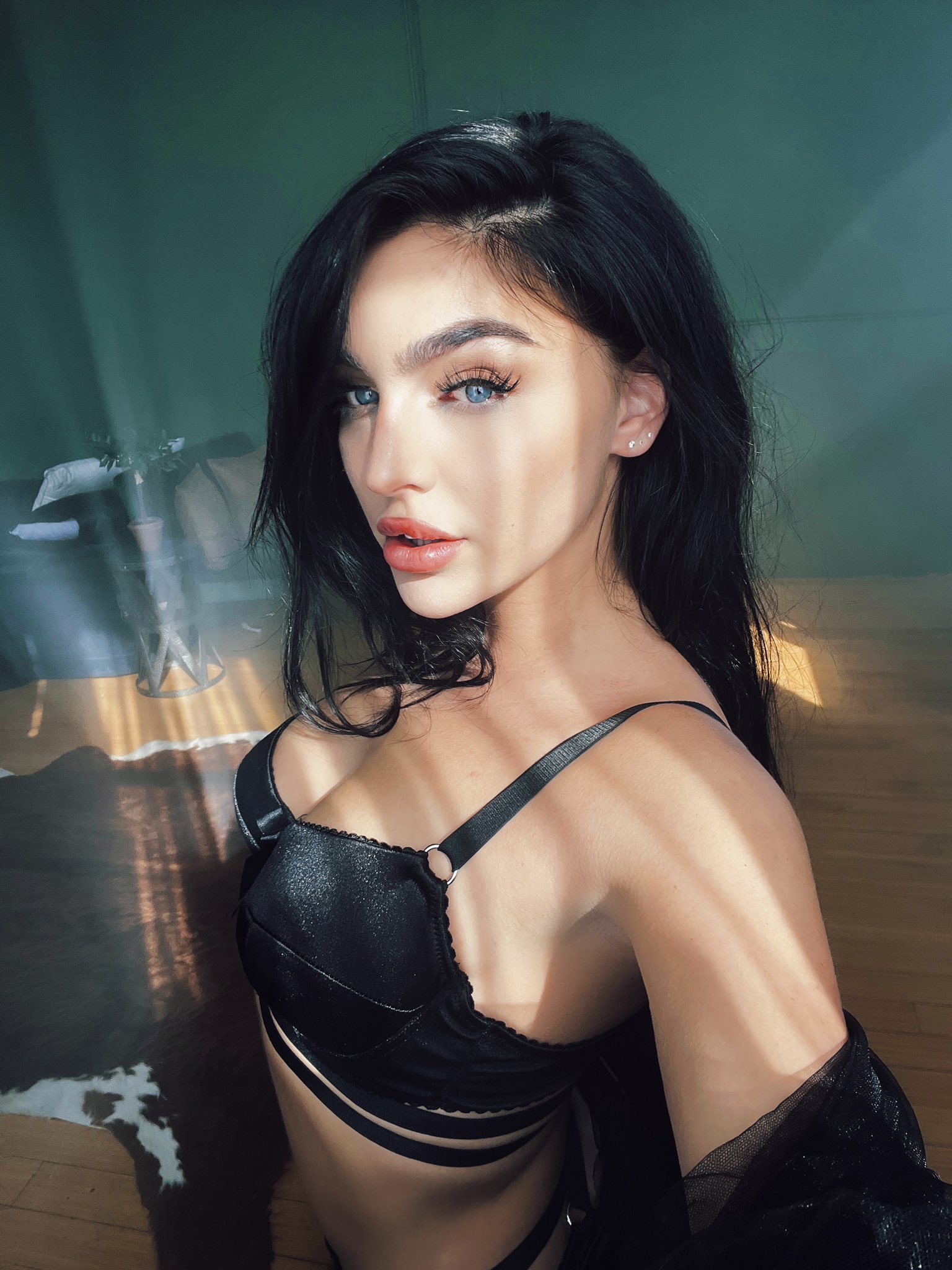 Emily Rinaudo on Twitter: "🥺👉🏼👈🏼 can I step in u? https://t.co