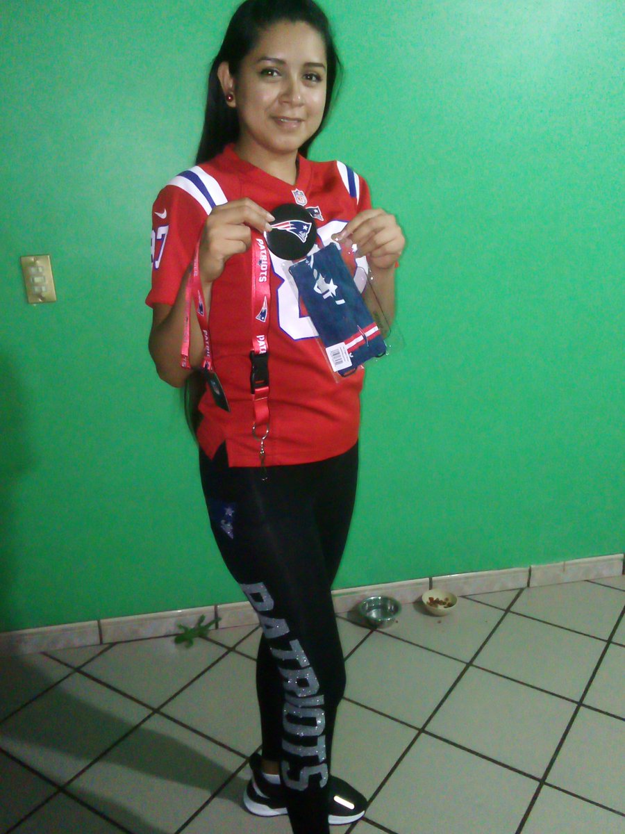 antrassss's tweet photo. Excelentes regalos que nos mandaron desde Boston los amigos de @patriotsespanol a @PatsArmyMexico sede Guadalajara. https://t.co/hcNVQoV1QG